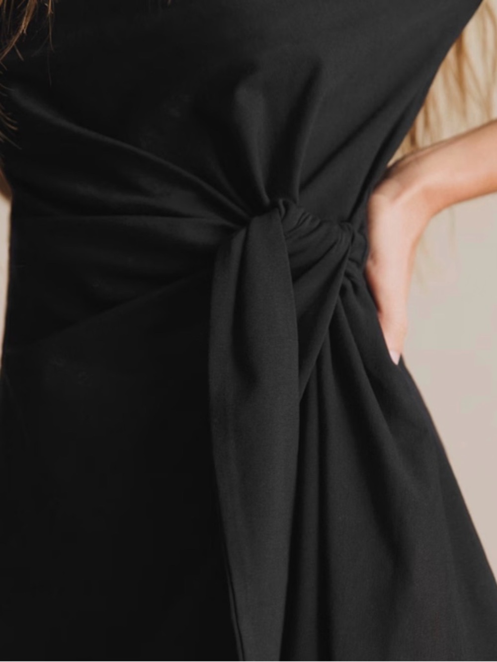 Sezane Black robe Pippa courte Short-Sleeve Tie-Waist Mini Dress - Picture 2 of 9